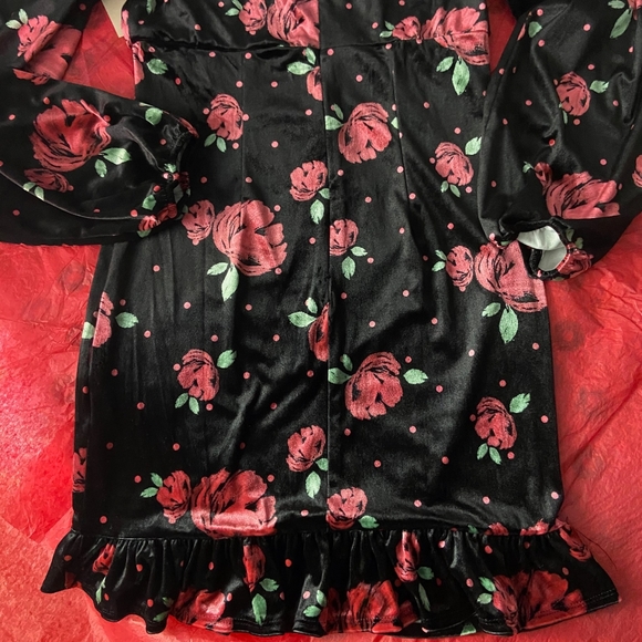 Velvet Floral Scrunched Ruffled Long Sleev… - Picture 5 of 8